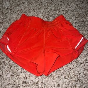 lululemon hotty hot low rise 2.5 inch shorts